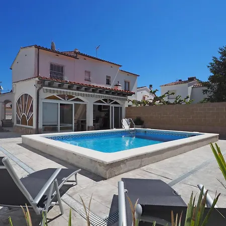 Casa L'escala, 3 Dormitorios, 6 Personas - Es-325-36 Torroella De Montgri