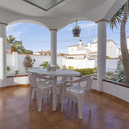 Casa L'escala, 3 Dormitorios, 6 Personas - Es-325-36 Torroella De Montgri