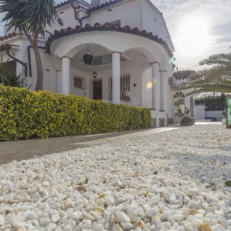 Casa L'escala, 3 Dormitorios, 6 Personas - Es-325-36 Holiday home *