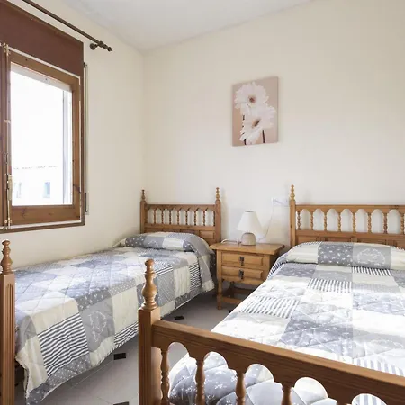 Holiday home Casa L'escala, 3 Dormitorios, 6 Personas - Es-325-36