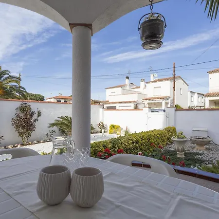 Holiday home Casa L'escala, 3 Dormitorios, 6 Personas - Es-325-36