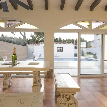 Casa L'escala, 3 Dormitorios, 6 Personas - Es-325-36 Holiday home *