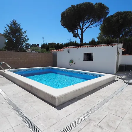 Casa L'escala, 3 Dormitorios, 6 Personas - Es-325-36 Torroella De Montgri