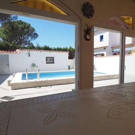 Casa L'escala, 3 Dormitorios, 6 Personas - Es-325-36 Holiday home *